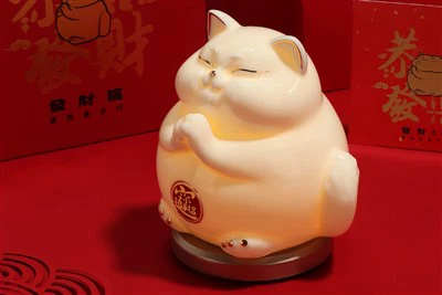 مصباح بورسلين للتحكم في الكلام من Fortune Cat